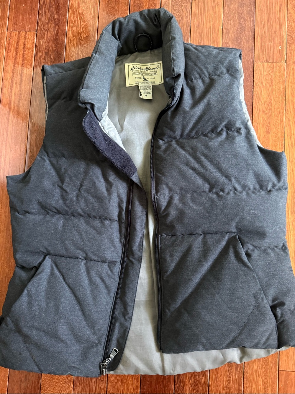 Eddie Bauer - Women’s puffy vest - Medium
